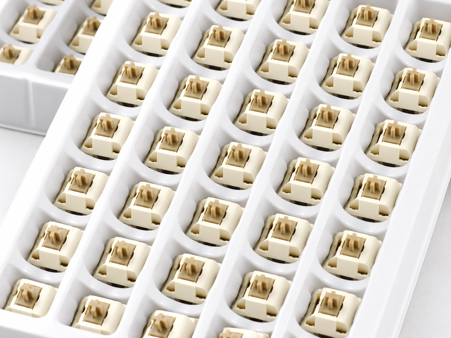 Cream-colored Xuhua Doll linear switches arranged in a white tray
